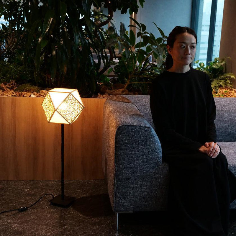 同シリーズKIRIKO Stand Light (M) 唐草のイメージ画像です。