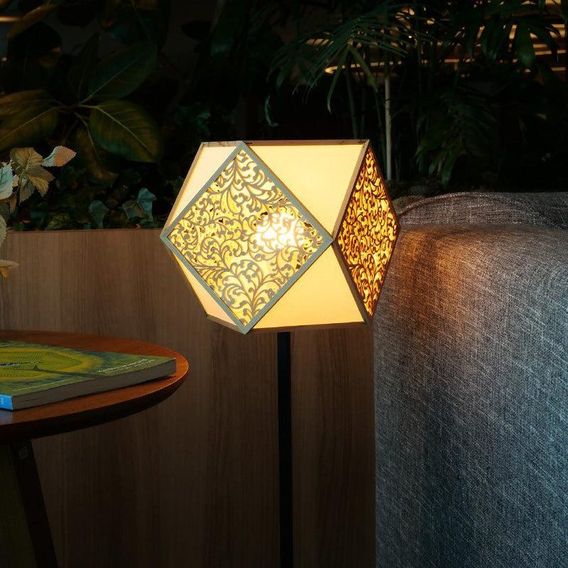 同シリーズKIRIKO Stand Light (M) 唐草のイメージ画像です。