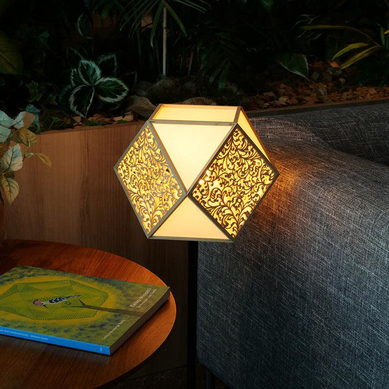 同シリーズKIRIKO Stand Light (M) 唐草のイメージ画像です。