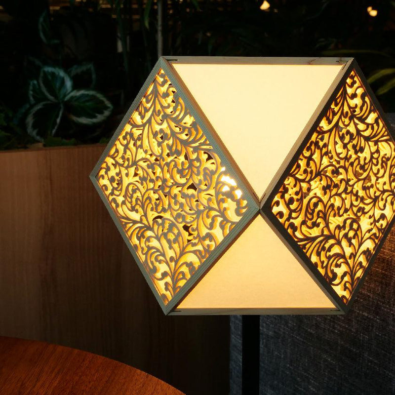 同シリーズKIRIKO Stand Light (M) 唐草のイメージ画像です。