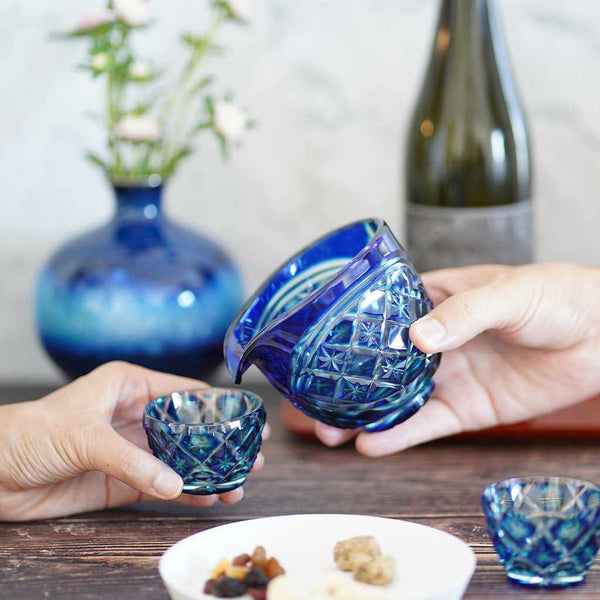 色被せ切子 花瓶 重厚 上質 超美品 ⭐️ボヘミアングラス 色被せ切子 花瓶 レッド - メルカリ