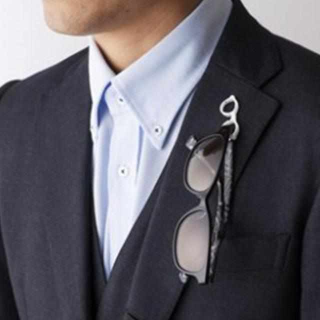 【ピンバッチ】ラペルピン・メガネホルダーになるピンバッチ megane pin (ブラック) | 鯖江の眼鏡 | 匠市